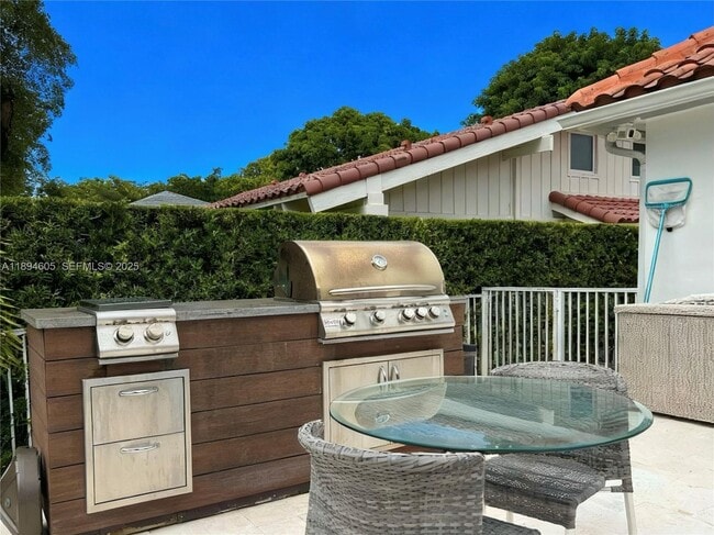 Building Photo - 4934 NW 94th Doral Pl