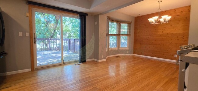 Building Photo - 13944 S Raintree Dr