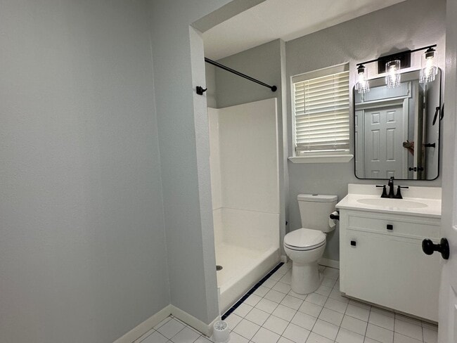 Building Photo - Ready for move in