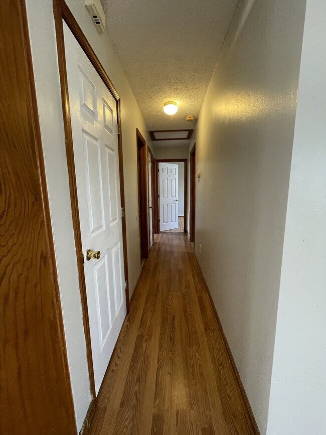 Building Photo - 132 Bellmont Dr