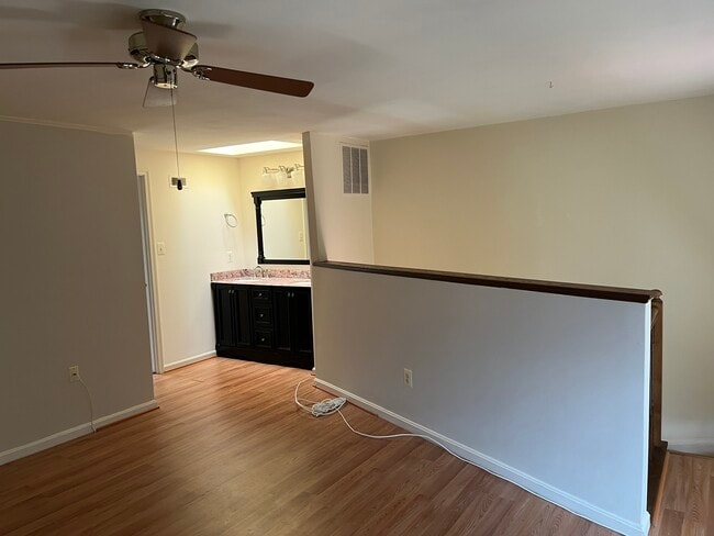 Double vanity in loft bedroom - 11251 Silentwood Ln