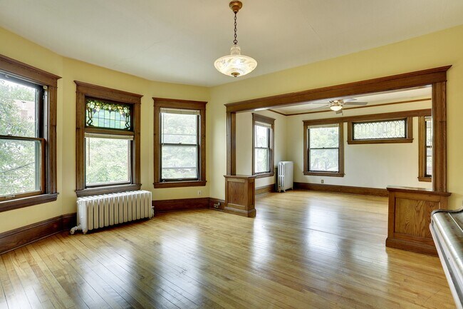 Building Photo - 3302 Harriet Ave