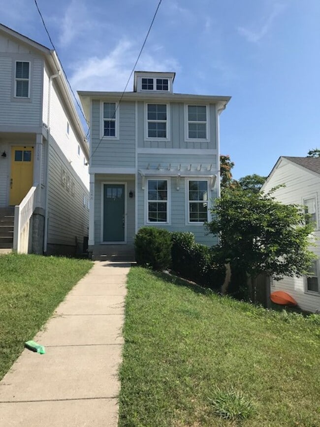 Building Photo - 1104A W Grove Ave