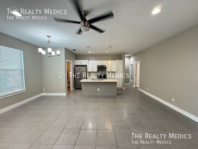 Building Photo - 205 Hibiscus Ln