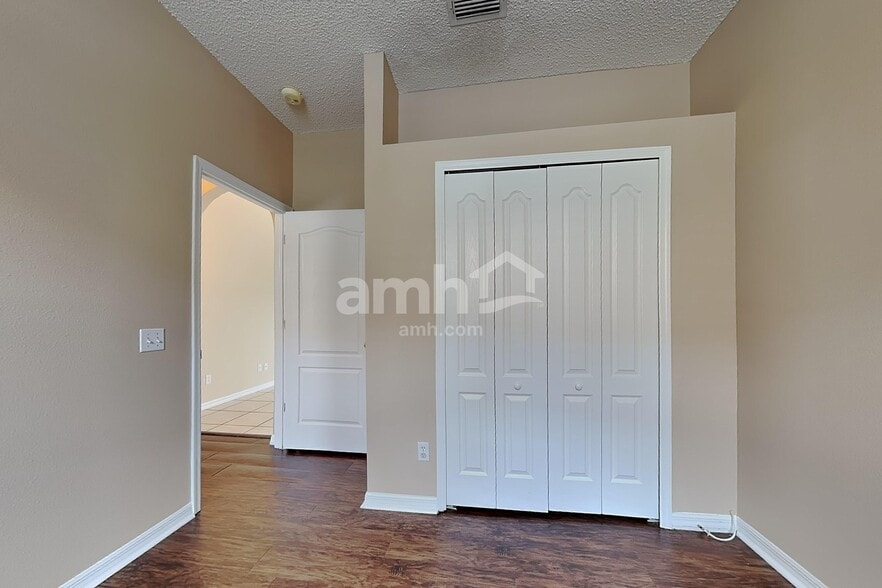 Building Photo - 443 Sand Ridge Dr