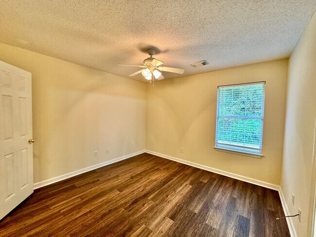 Building Photo - Tuscaloosa, AL Home For Rent. Available to View Now!