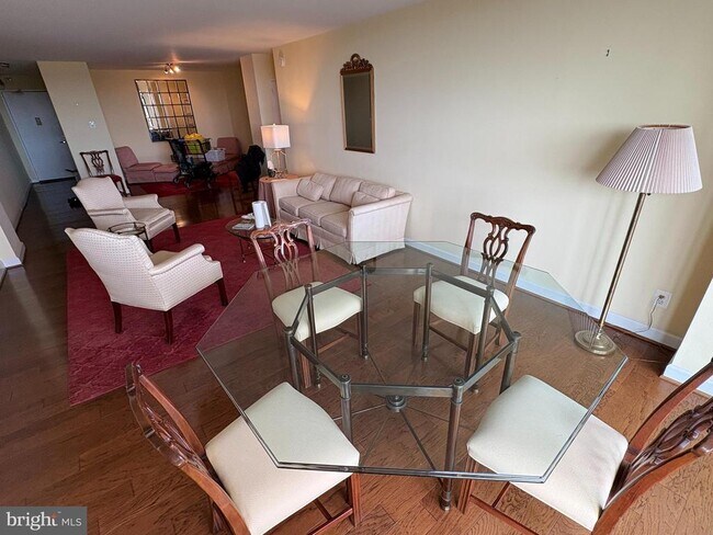 Building Photo - 5101 River Rd