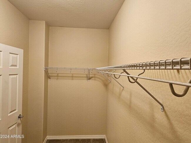 Building Photo - 6111 E Knolls Way N