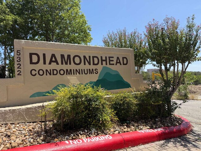 Building Photo - Private Condo Close to the Medical Center
