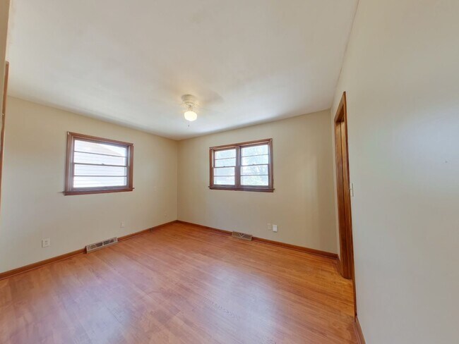Building Photo - 2321 W Sunnybrook St