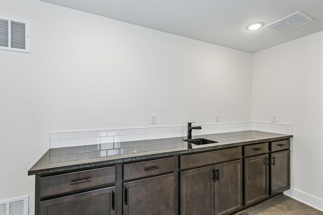 Building Photo - 5115/17 S Chase Ave