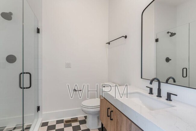 Building Photo - 541 Skyview Dr