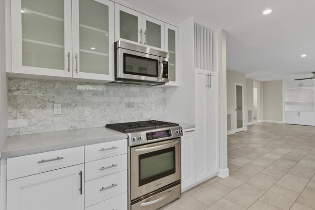 Building Photo - 47 Cornell Dr