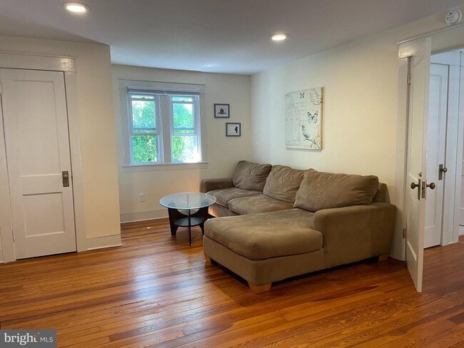 Building Photo - 7103 Ventnor Ave