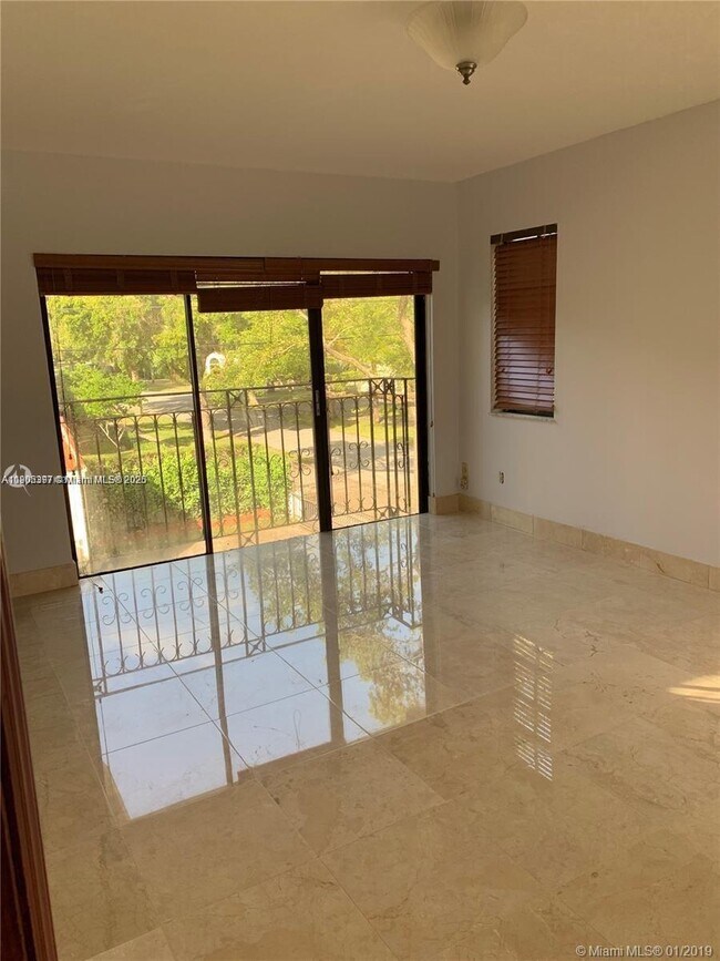 Building Photo - 901 Majorca Ave