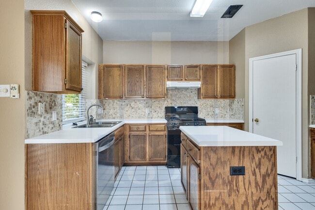 Building Photo - 2104 Grove Dr