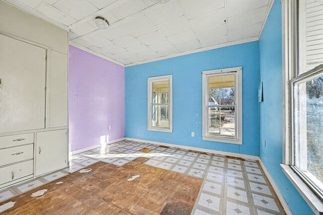 Building Photo - 2545 S 13th St