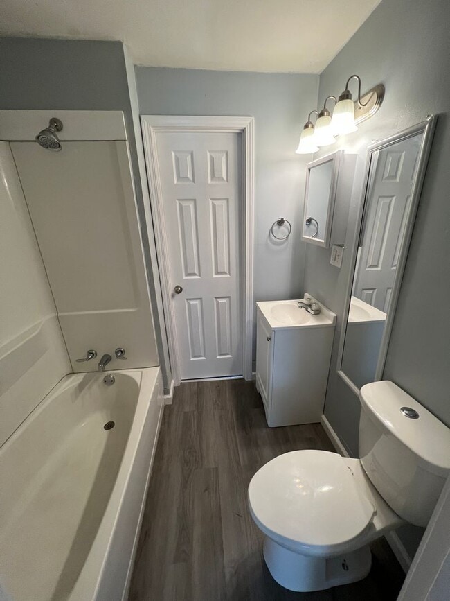 Building Photo - 3 Bedroom 1 Bath Home