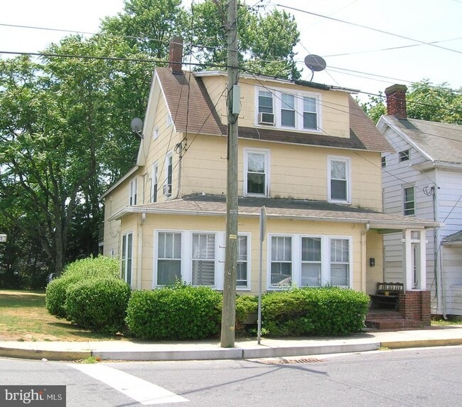 Primary Photo - 304 E East St
