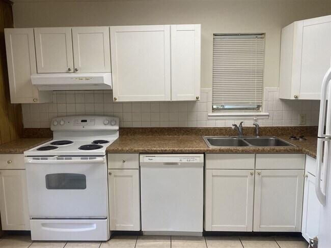 Building Photo - 2706 Boatner St