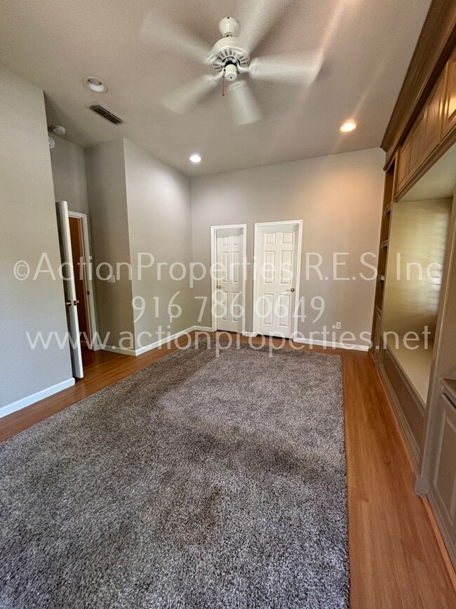 Building Photo - Single Story, Possible In-law or Great Hom...