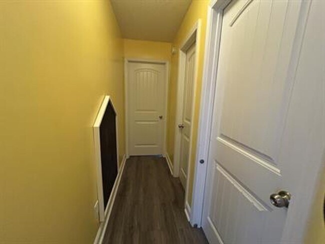 Building Photo - FALL MOVE-IN SPECIAL: $500 OFF 1st MONTH'S...