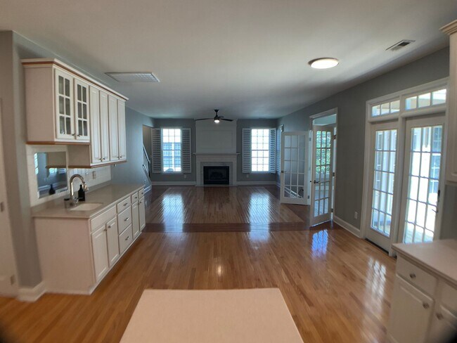 Building Photo - Absolutely Stunning Rare Rental in Hope Va...