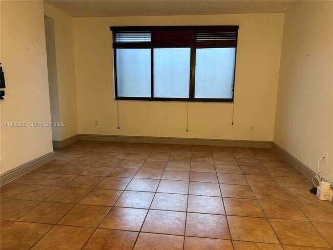 Building Photo - 540 Brickell Key Dr