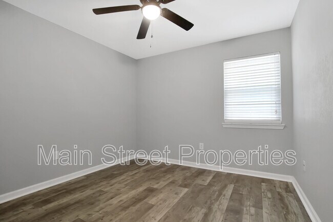 Building Photo - 3346 Green Briar Cir
