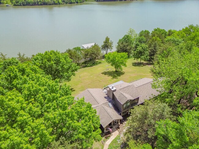 Building Photo - 13014 Schoolhouse Dr