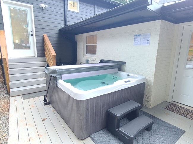 Building Photo - Fully Furnished: Beautiful 4-Bedroom Home ...