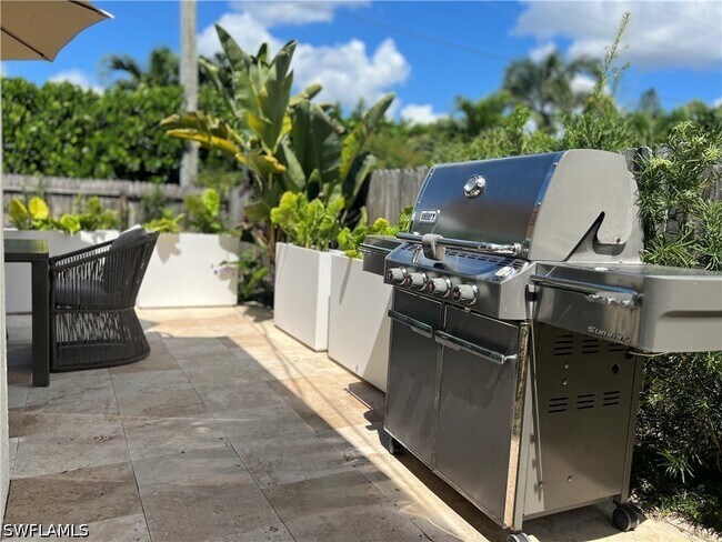 Building Photo - 801 99th Ave N