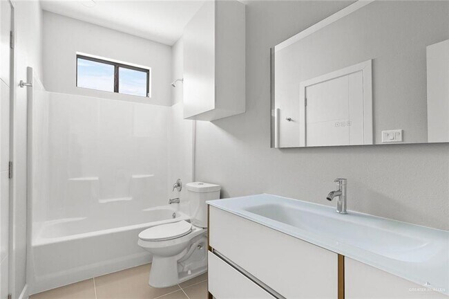 Building Photo - 13 Summerland Ln