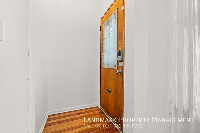 Building Photo - 3450 N Hamlin Ave