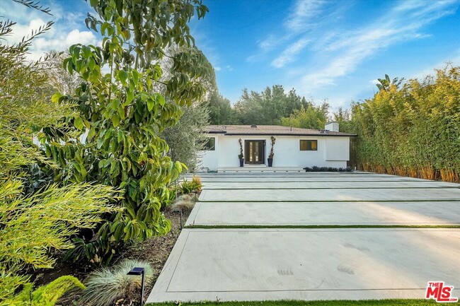 Building Photo - 11364 Sunset Blvd