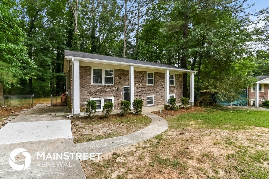 Building Photo - 2882 Green Trail Dr