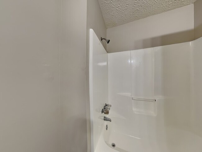 Building Photo - Move-In Ready Home with Bonus Rooms and La...