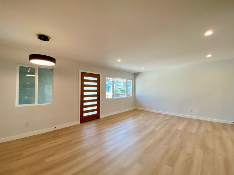 Building Photo - 3207 W 3rd St