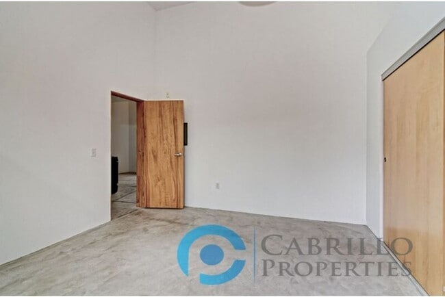 Building Photo - 3771 Centre St