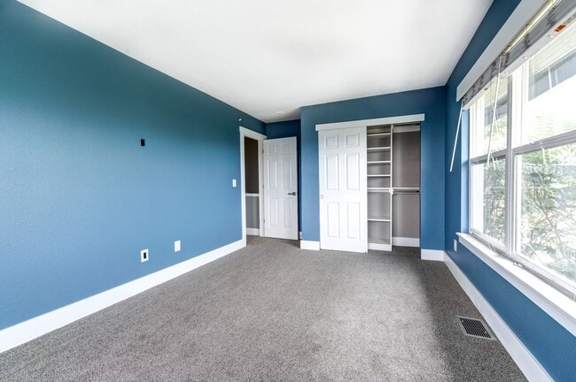 Building Photo - Modern 2-Bedroom Condo in LoHi