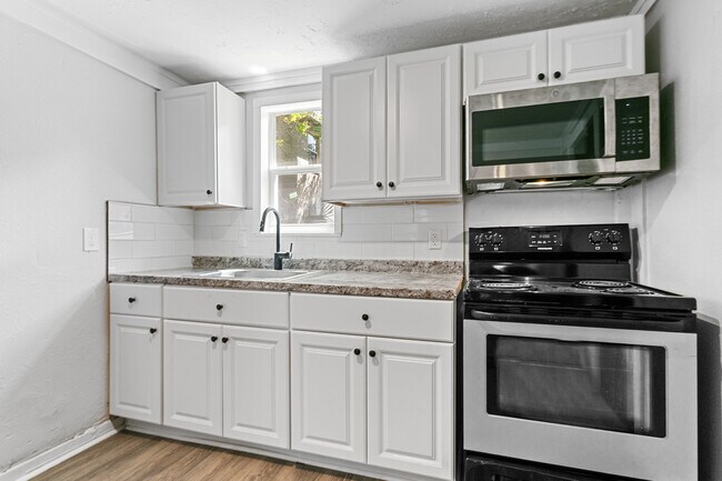 Building Photo - 1424 E 25th St