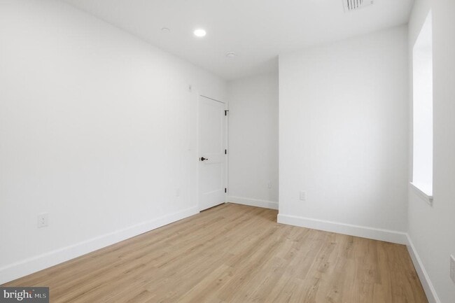 Building Photo - 100 W Front St