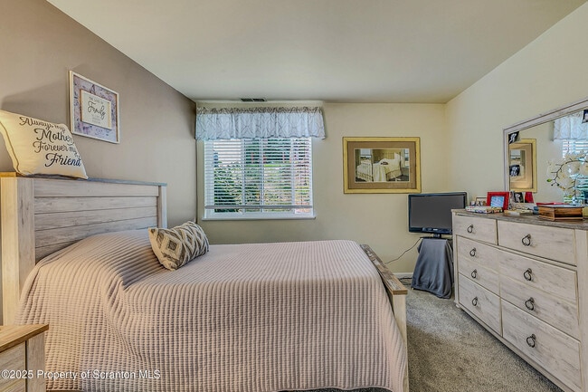 Building Photo - 1504 Summit Pointe