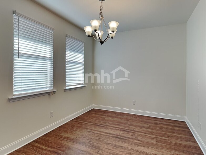 Building Photo - 1930 Sterling Brook Ct