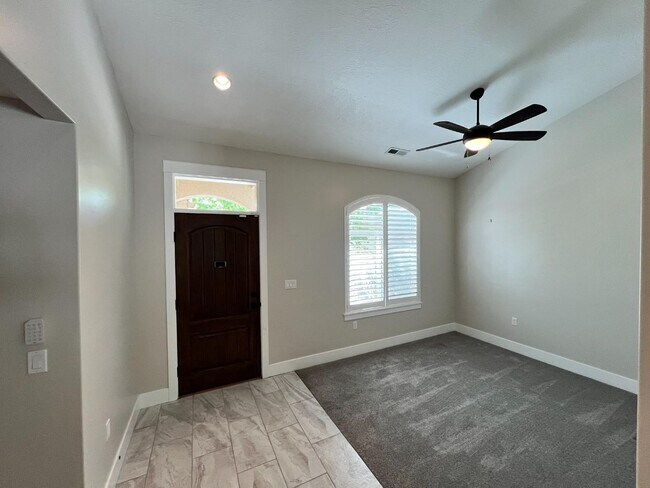 Building Photo - 564 Spring Meadow Ln
