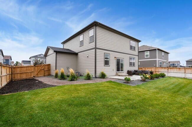 Building Photo - Updated 3-Bedroom Home With 3-Car Garage Close to Commuting, Coffee, and Gym