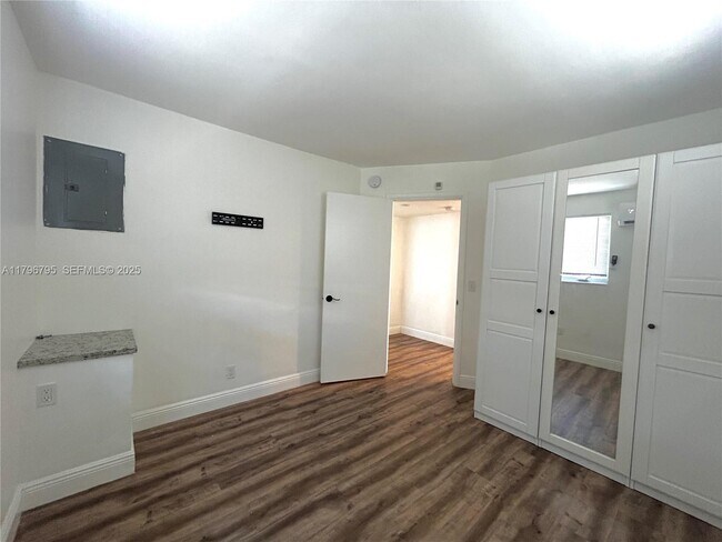 Building Photo - 407 NW 11th Ave