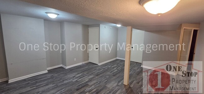 Building Photo - Charming 3 Bedroom, 2 Bathroom, 2 Car Garage Home in Parkville