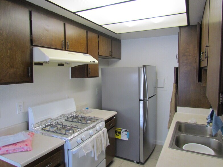 Building Photo - 16720 Cedarwood Cir