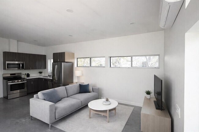 Building Photo - 1155 Perry Rd